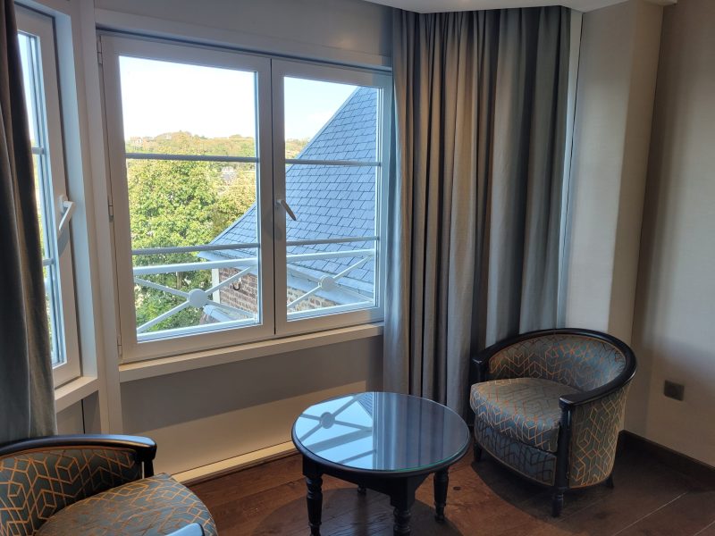 SUITE CLOS MER BOW WINDOW scaled